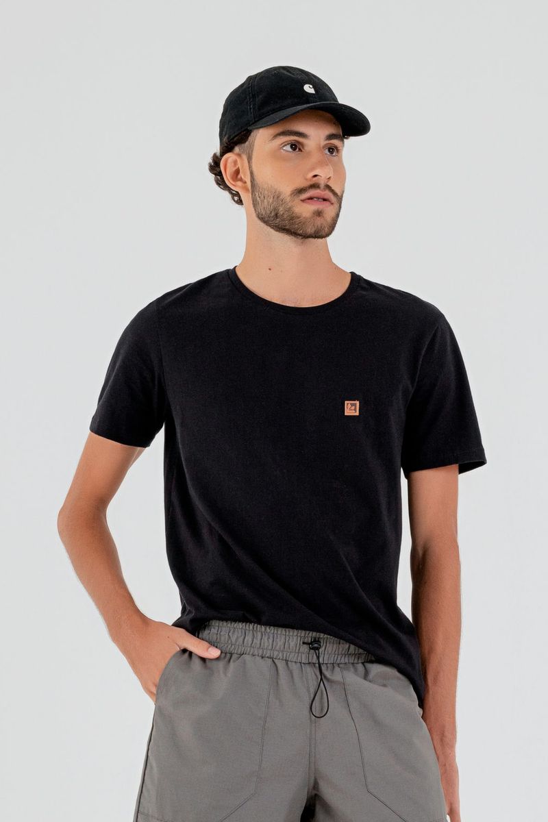 Bermuda-Masculina-em-Tecido-Corta-Vento