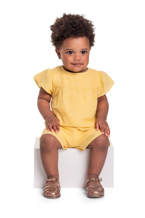 Conjunto com Blusa e Short em Laise para Bebê Menina (Amarelo) Quimby