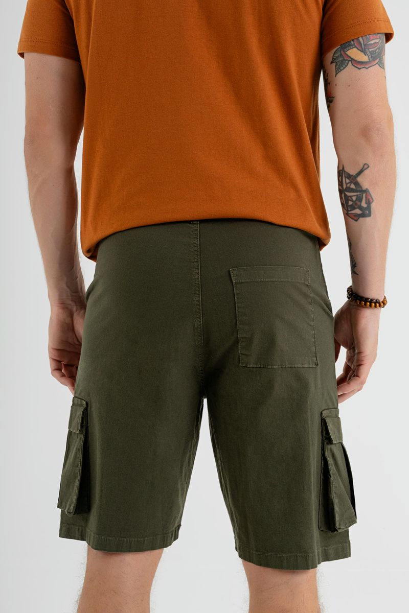 Bermuda-Masculina-em-Sarja-Verde