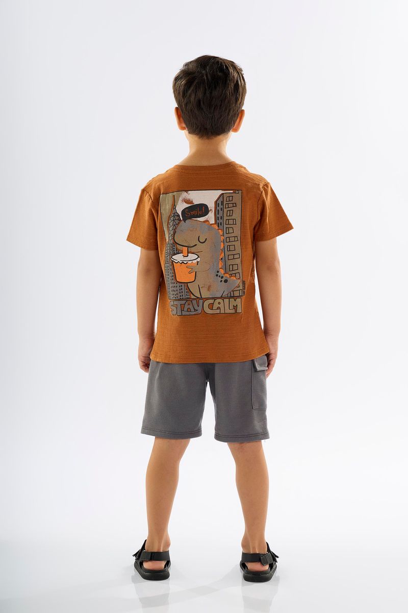 conjunto-infantil-com-camiseta-e-bermuda-marrom