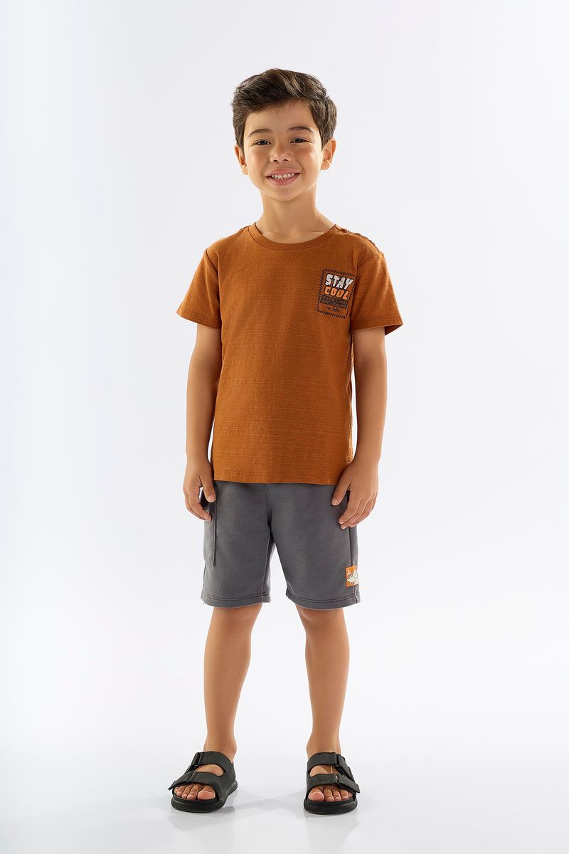 conjunto-infantil-com-camiseta-e-bermuda-marrom