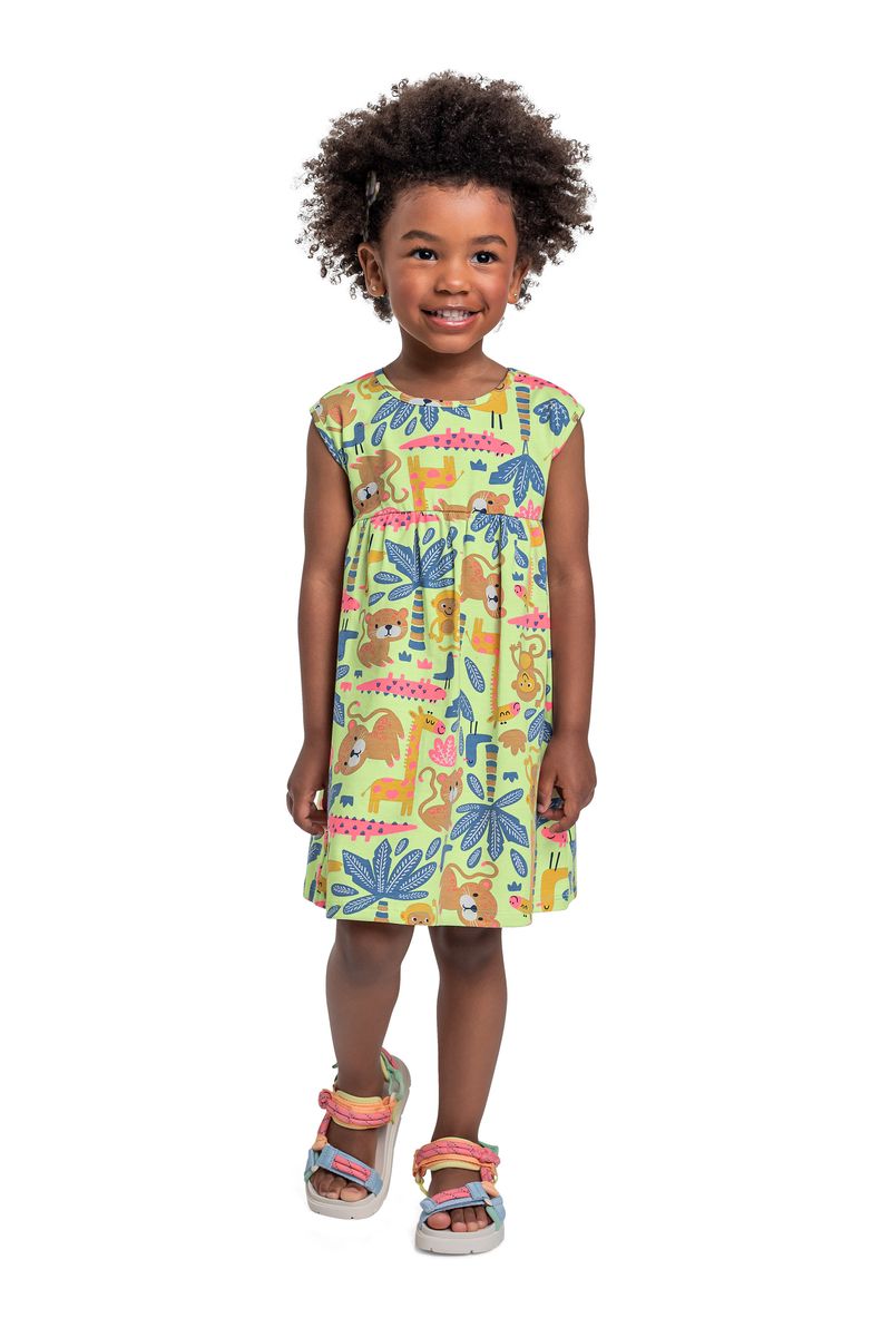 Vestido-infantil-para-menina-com-modelagem-de-regata-recorte-franzido-e-estampa-colorida-de-bichinhos-e-arvores.