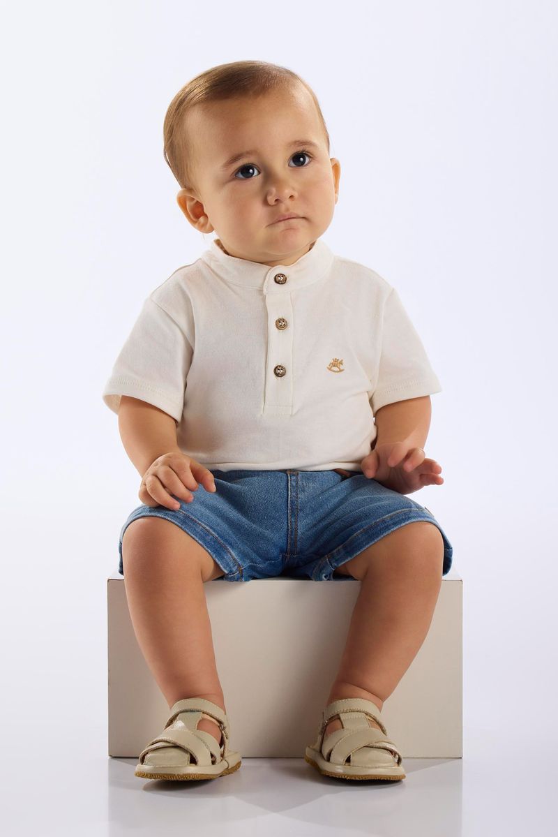 conjunto-com-camiseta-e-bermuda-para-bebe-menino-off-white-up-baby