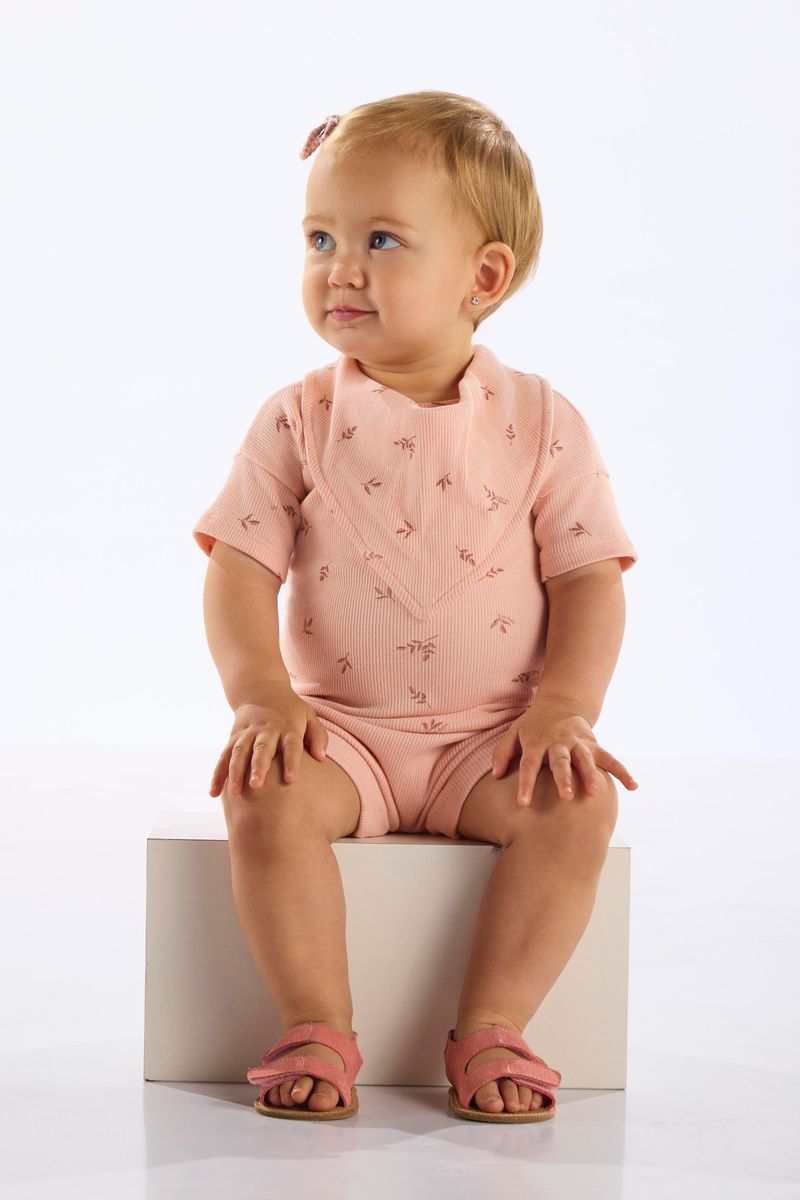 conjunto-nature-com-blusa-babador-bandana-e-short-unissex-para-bebe-rosa-up-baby