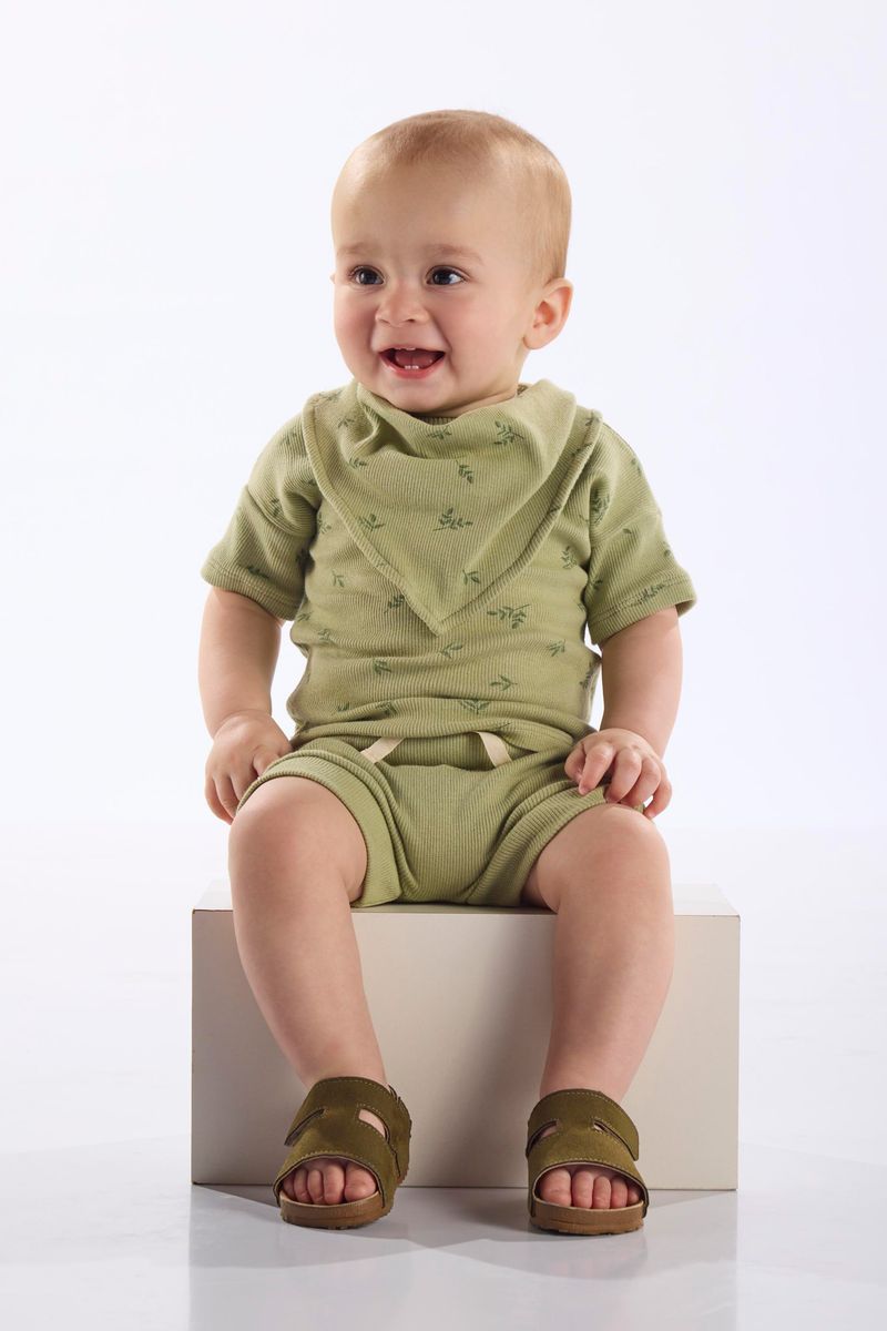 conjunto-nature-com-blusa-babador-bandana-e-short-unissex-para-bebe-verde-up-baby