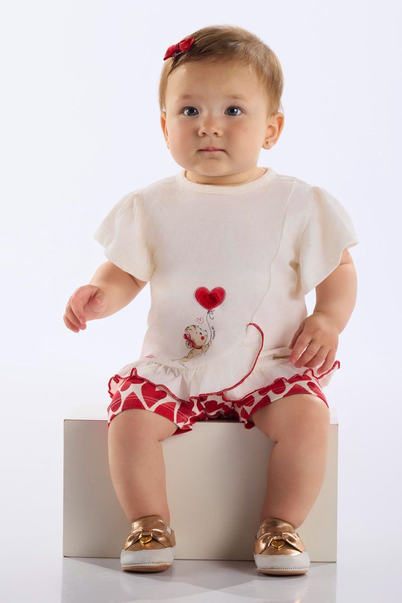 conjunto-com-blusa-e-bermuda-ciclista-coracoes-para-bebe-menina-off-white-up-baby