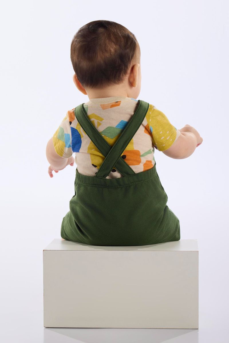 conjunto-com-jardineira-e-body-frutas-para-bebe-menino-bege-up-baby