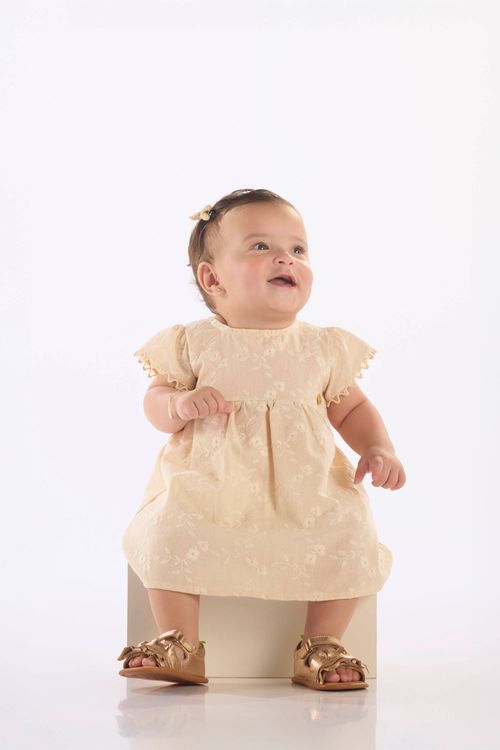 Vestido para Bebê em Laise com Manga Curta Evasê (Off White) Up Baby