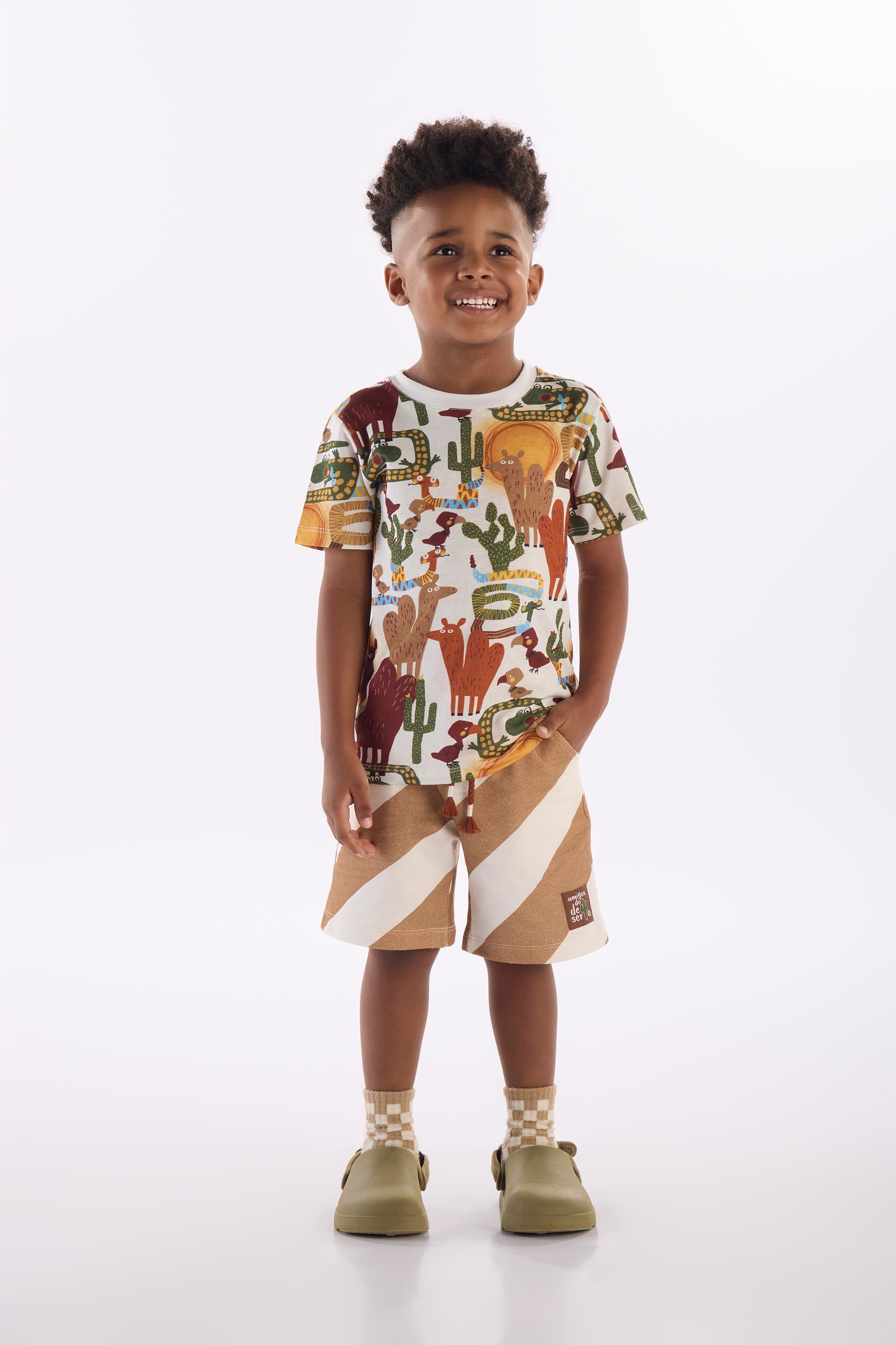Conjunto Oásis Infantil Masculino com Camiseta e Bermuda (Bege) Três e Já