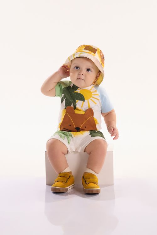 Macaquinho Bebê Menino em Meia Malha (Off White) Três e Já