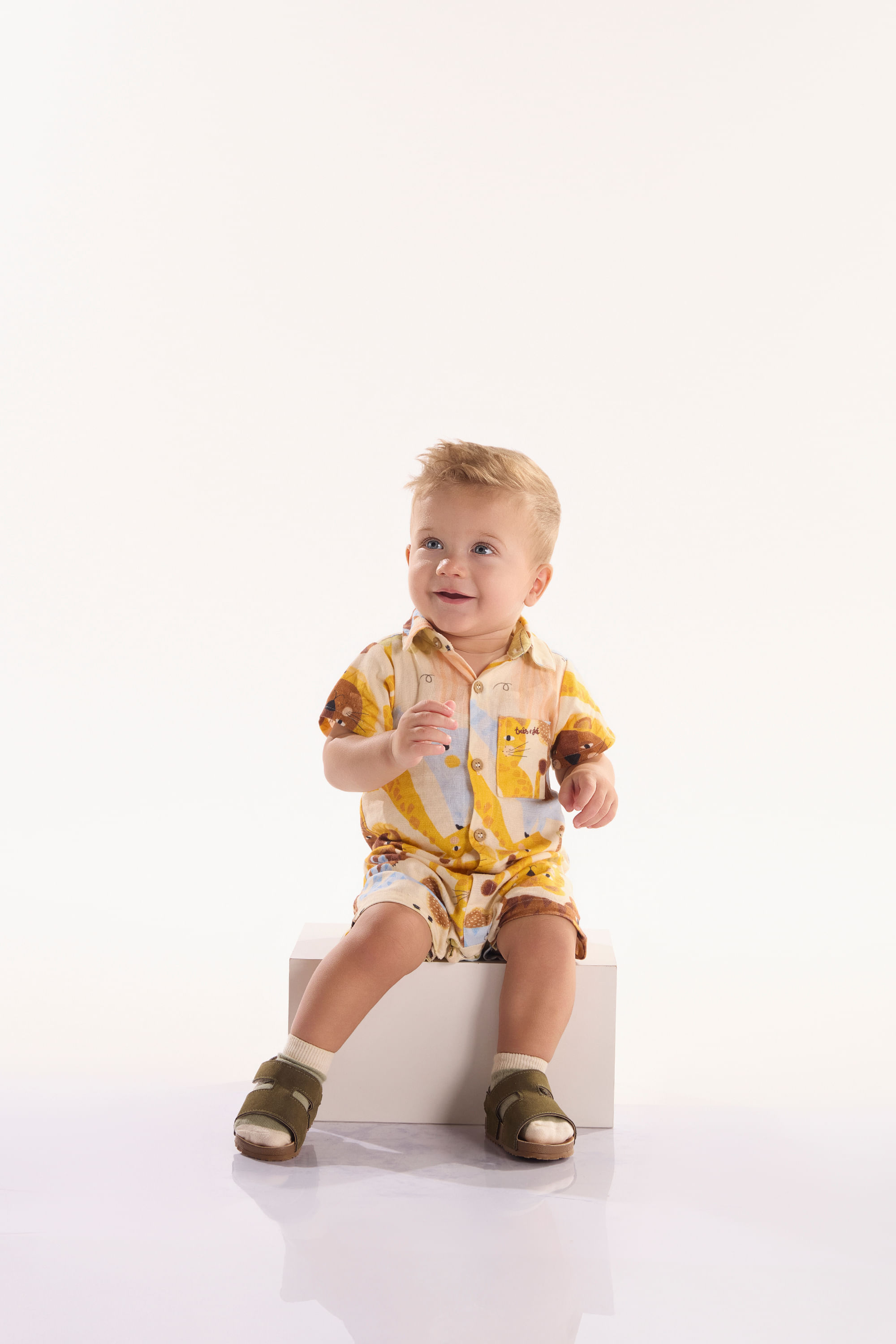 Macaquinho Bebê Menino Safári em Viscolinho (Off White) Três e Já