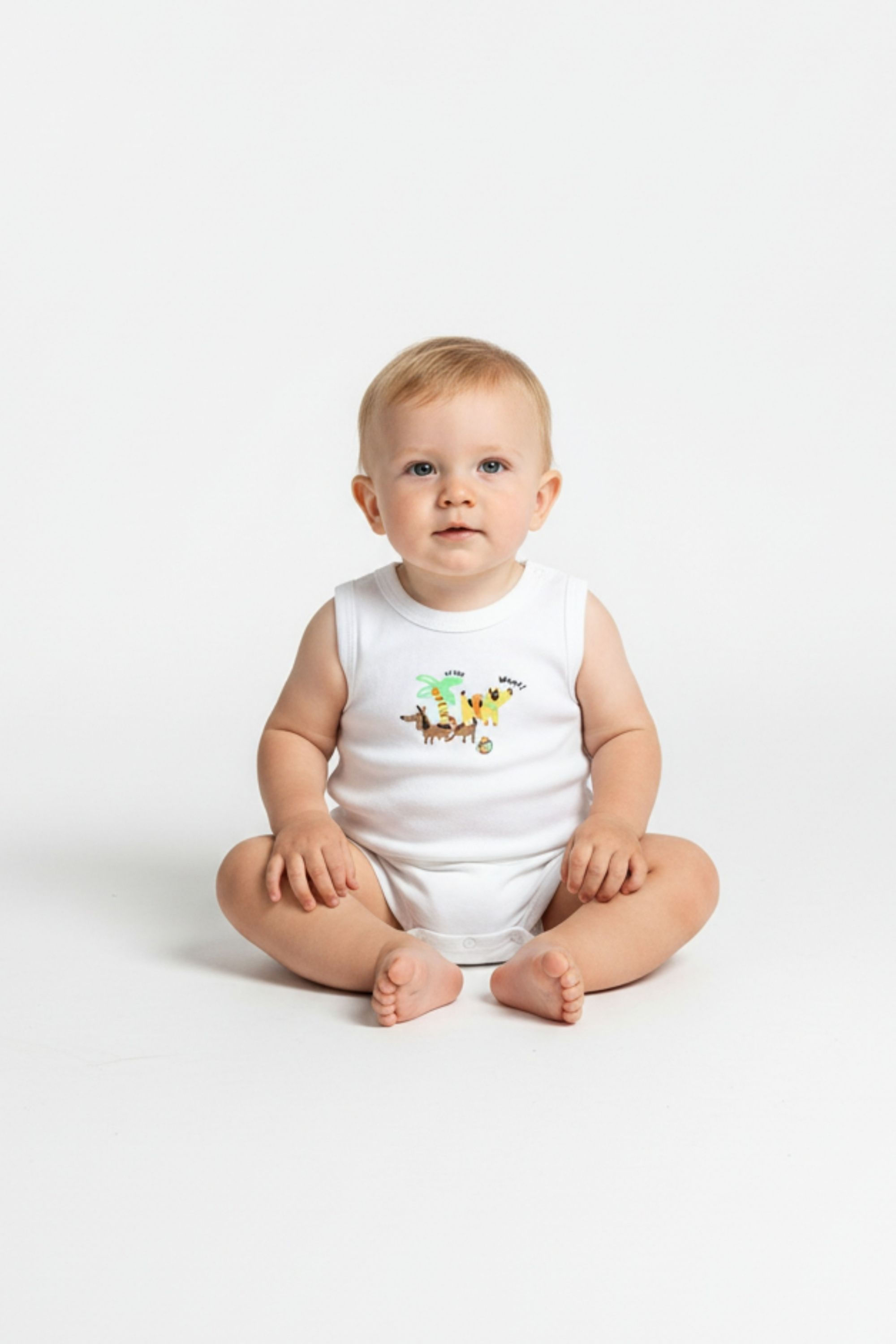 Macaquinho Regata em Suedine Essentials para Bebê Menino (Branco) Up Baby