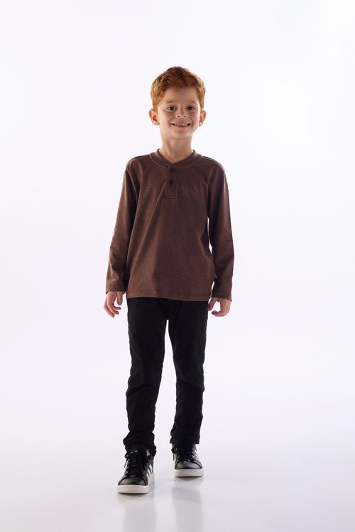 Camiseta Infantil com Gola em Ribana e Peitilho Frontal (Marrom) Quimby